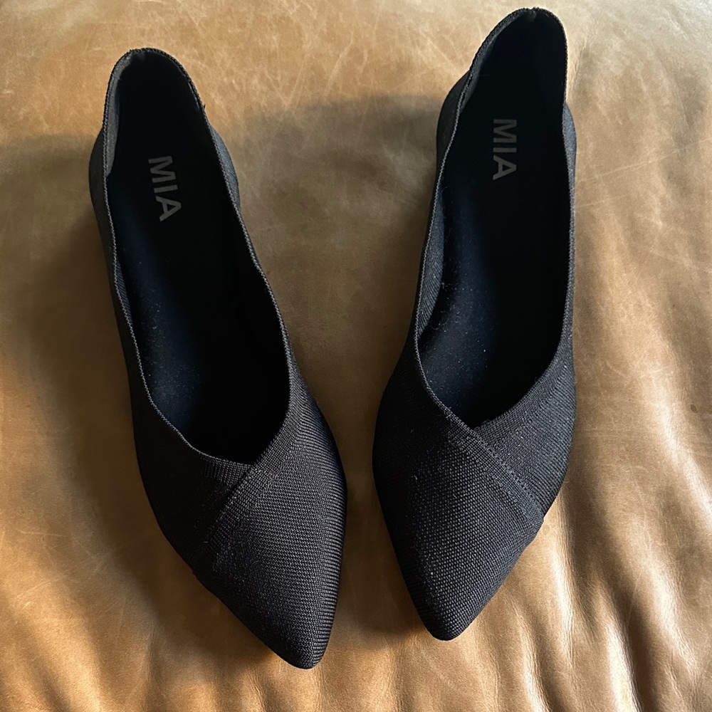 MIA Women's Elegant Black Flats